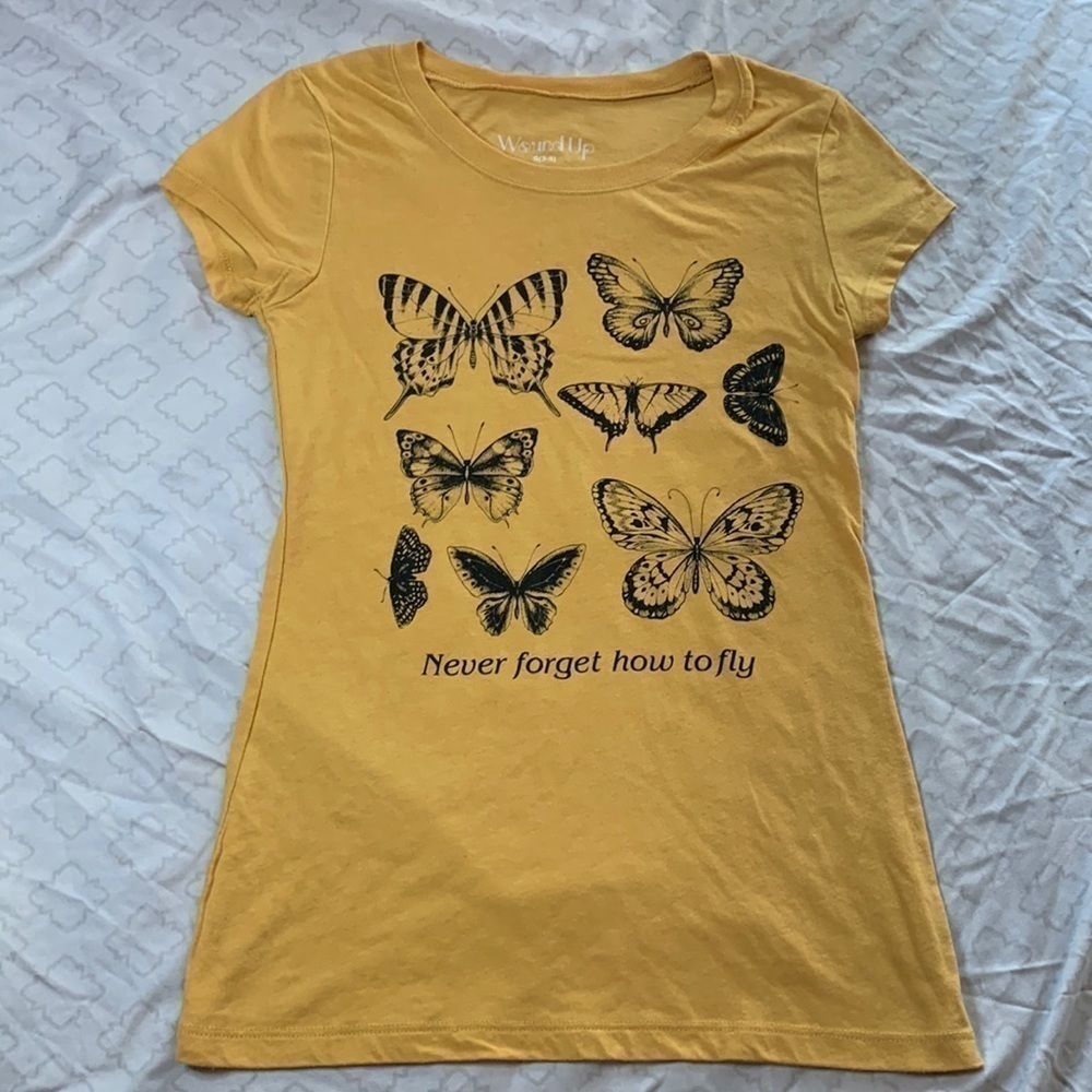 𝅺Wound Up Butterfly T-Shirt